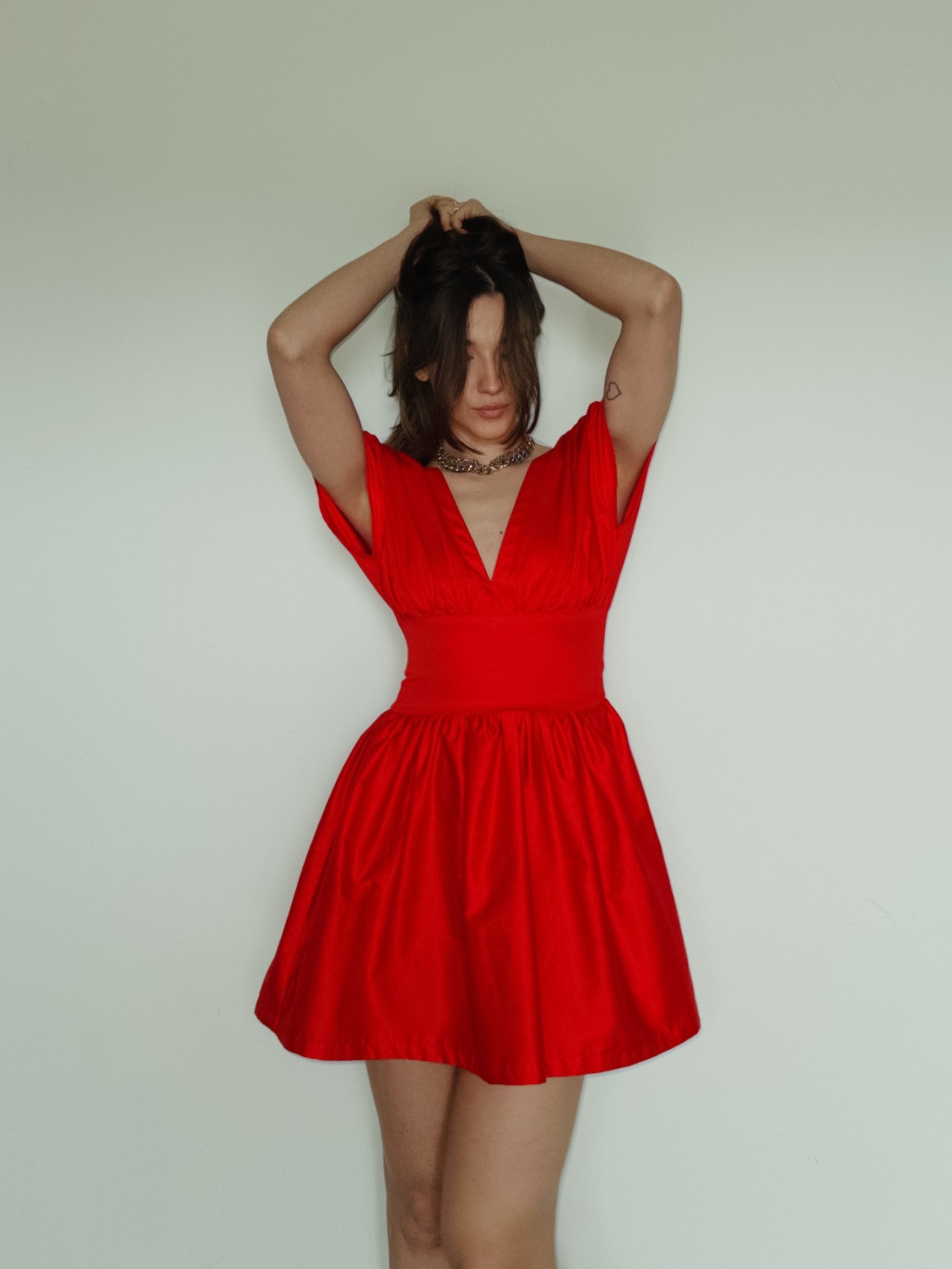 Vestido Clássico Curto Sabrina