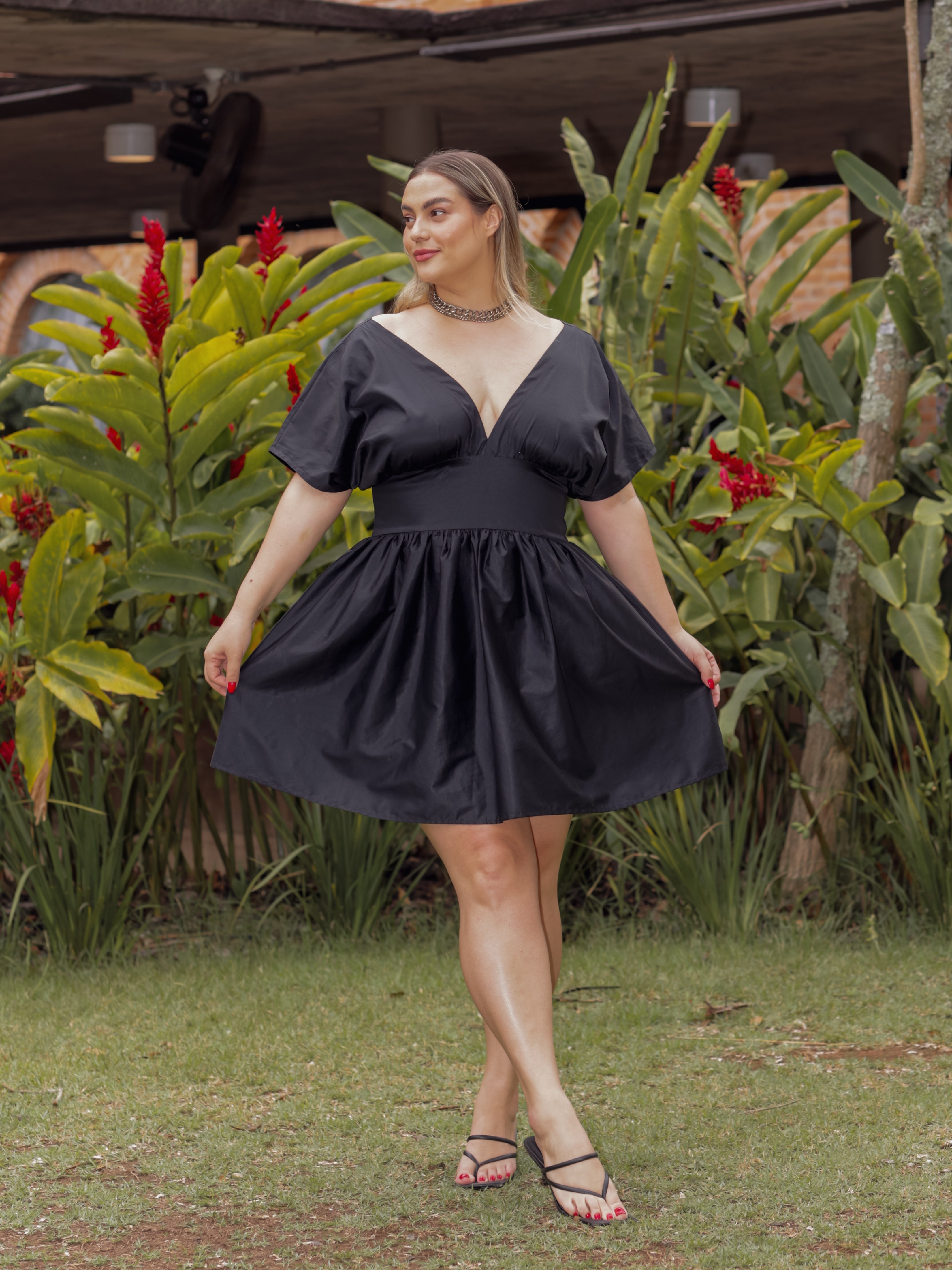 Vestido Clássico curto Sabrina