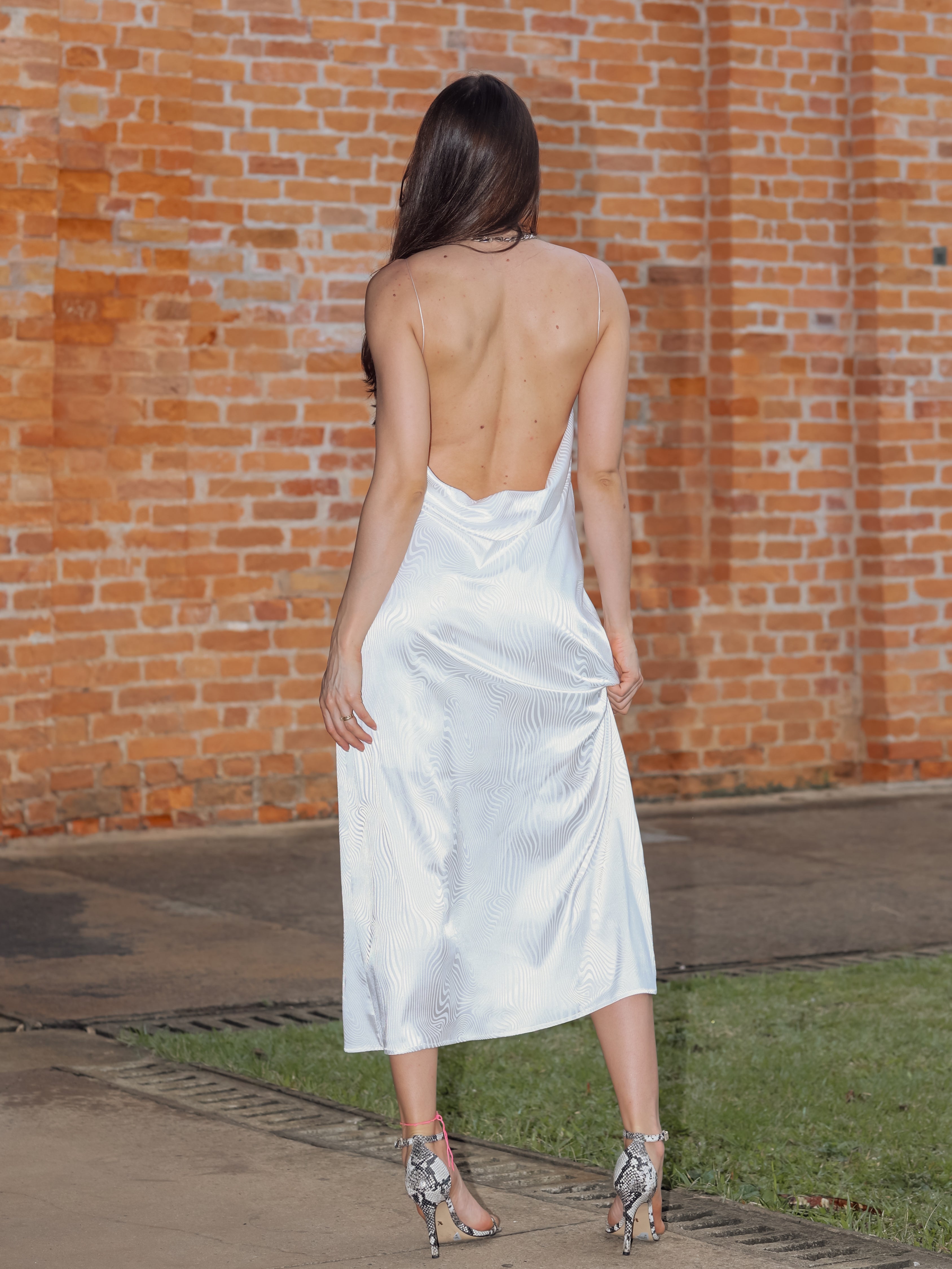 Vestido Réveillon Midi Decote Costas