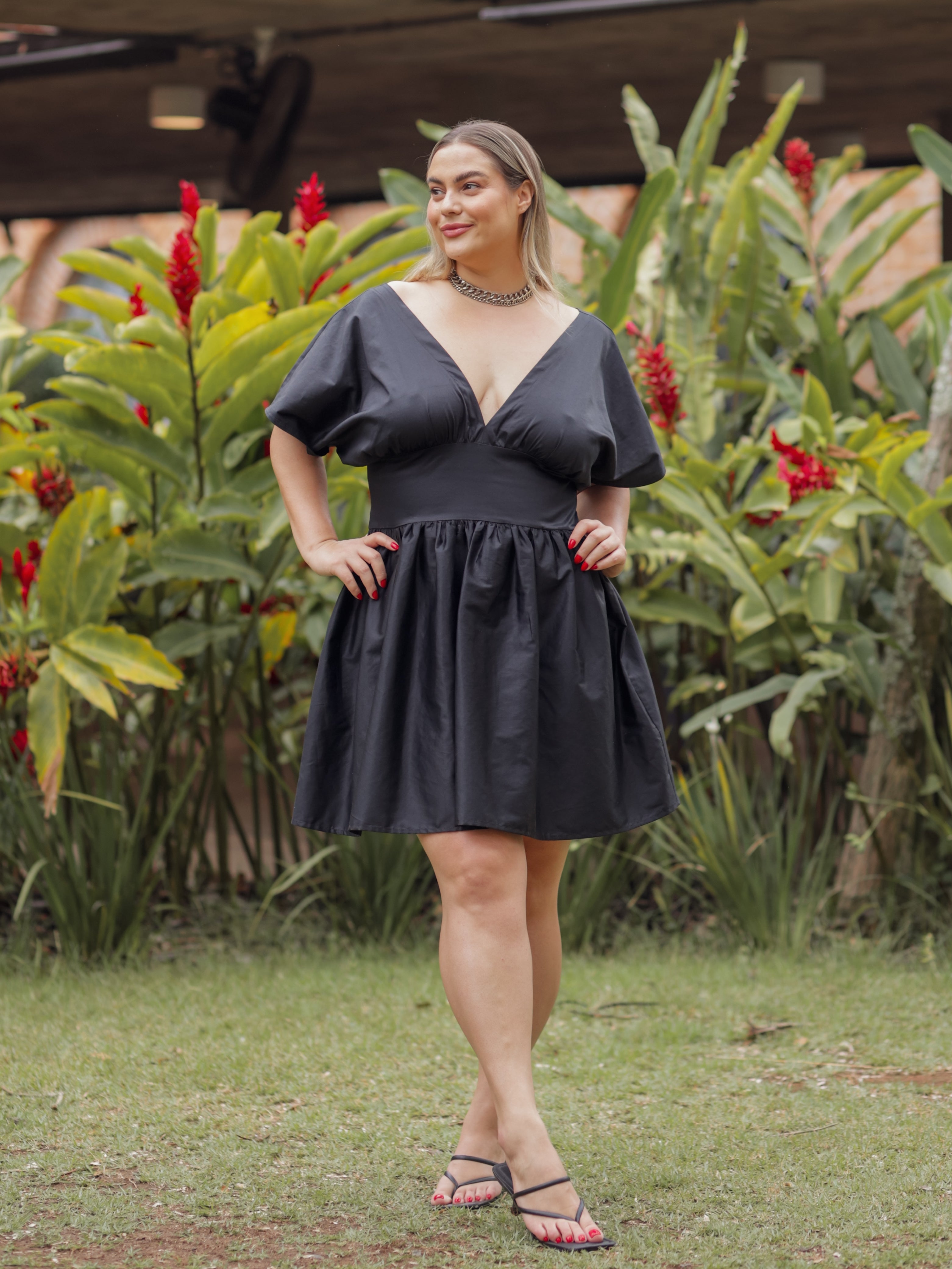 Vestido Clássico curto Sabrina