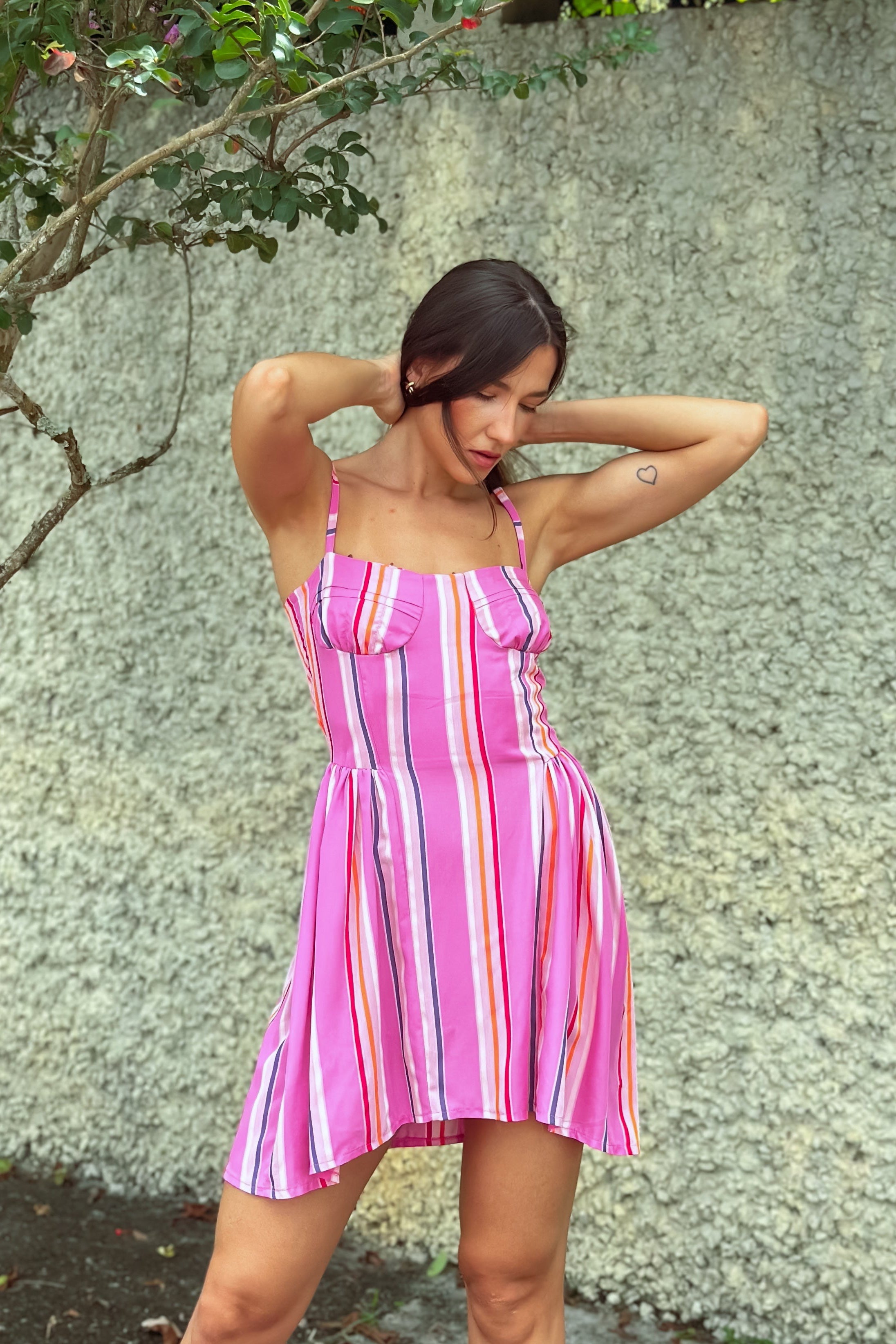 Vestido Curto Decote Meia Taça Amèlie