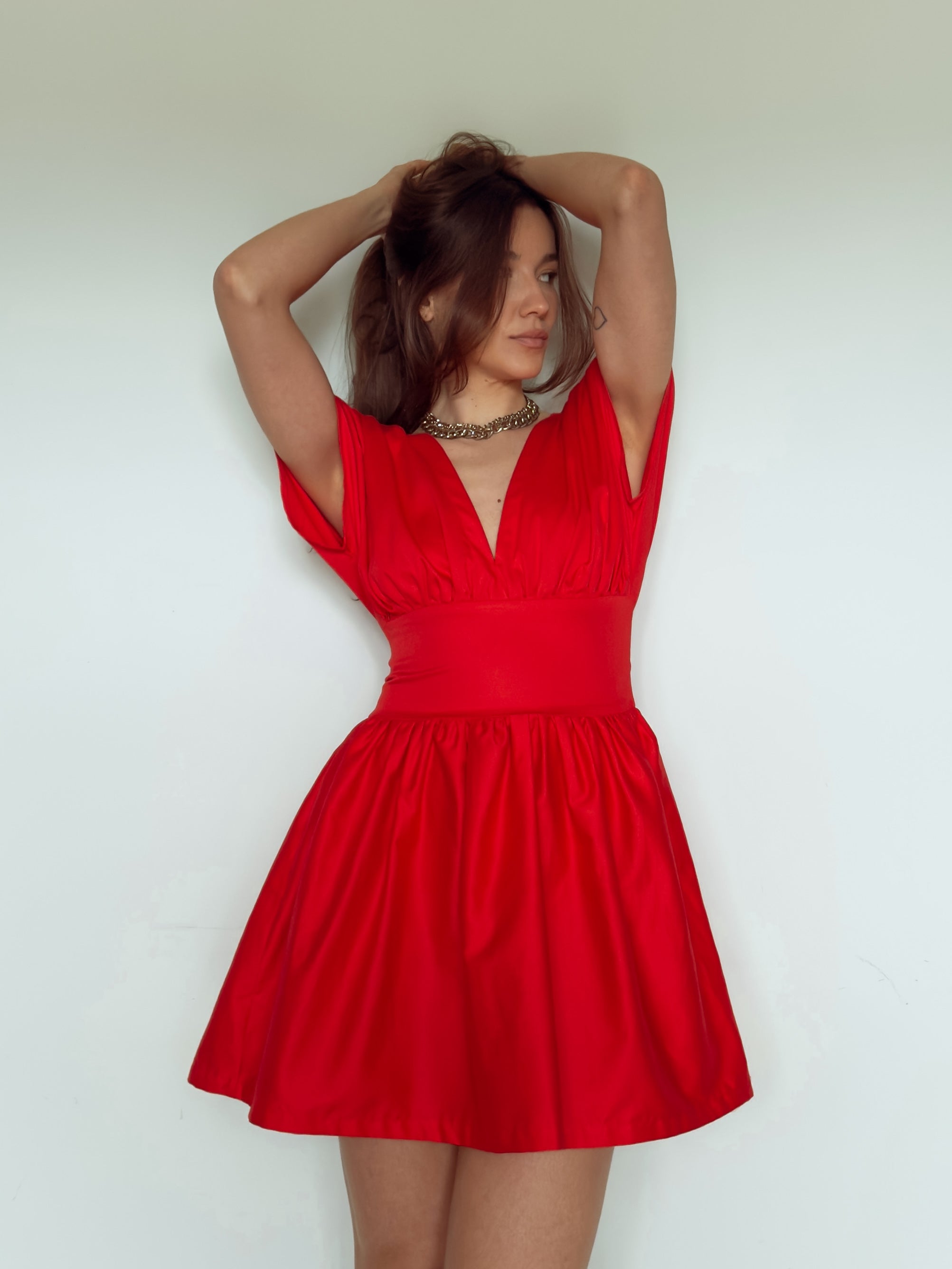 Vestido Clássico Curto Sabrina