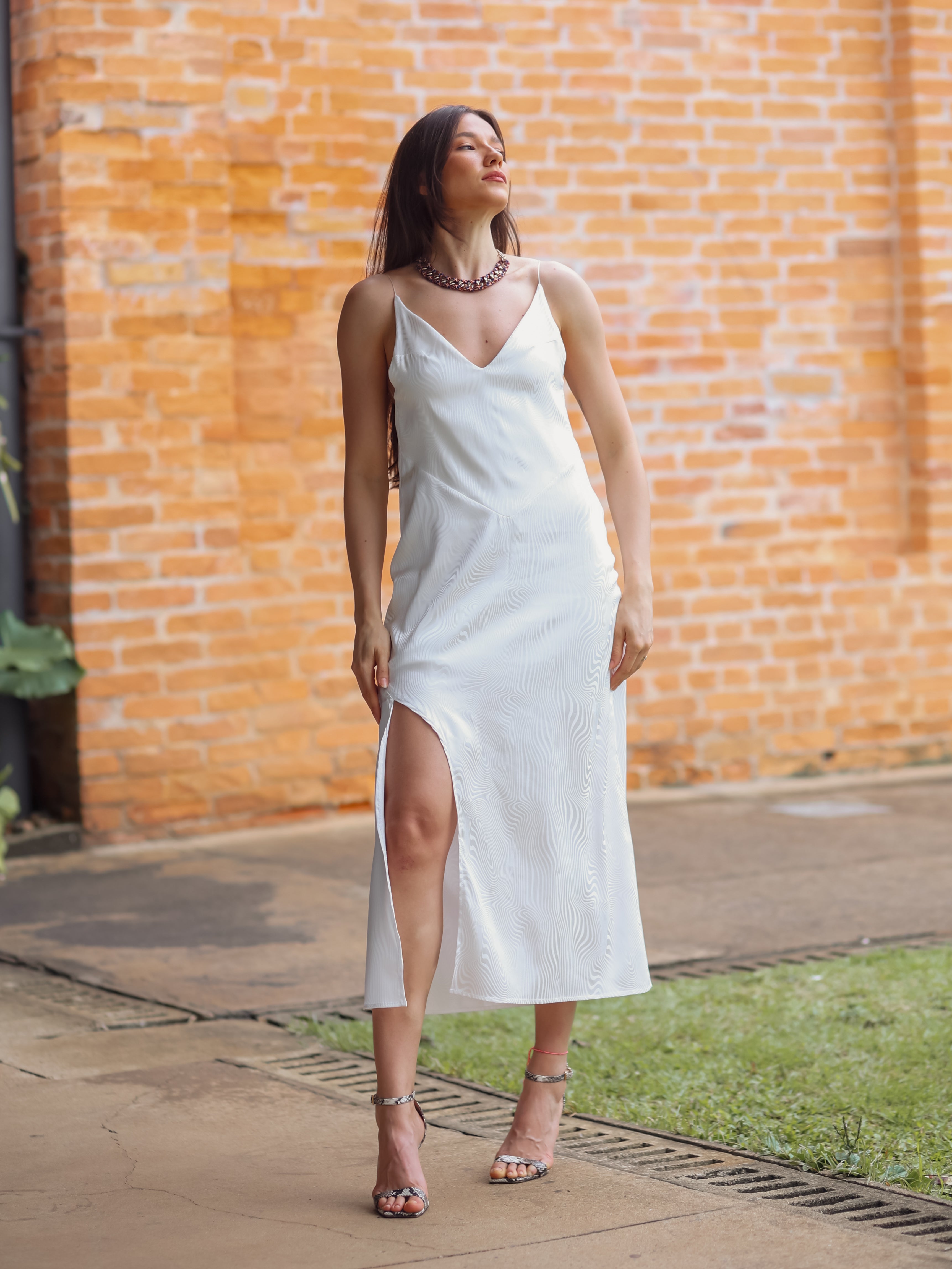 Vestido Réveillon Midi Decote Costas